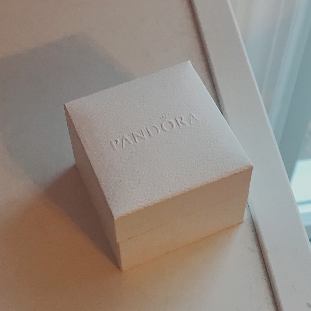 empty pandora ring box